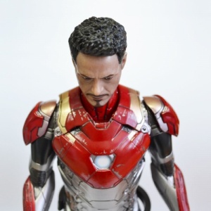 crazy-toys-iron-man-002-min