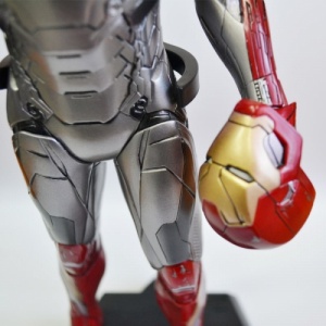 crazy-toys-iron-man-003-min