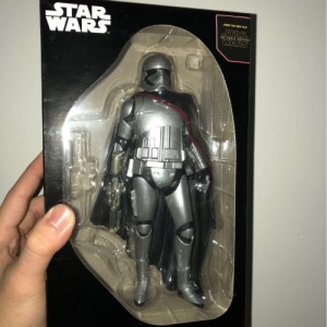sega_star_wars_premium_110_captain_phasma_figure_1516249121_69b4b972