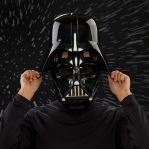 star-wars-the-black-series-darth-vader-1-1-scale-wearable-helmet-electronic-3