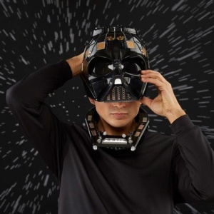 star-wars-the-black-series-darth-vader-1-1-scale-wearable-helmet-electronic-6