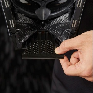 star-wars-the-black-series-darth-vader-1-1-scale-wearable-helmet-electronic-9
