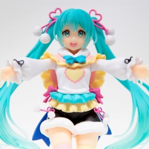 taito-hatsune-miku-winter-ver-figure-003